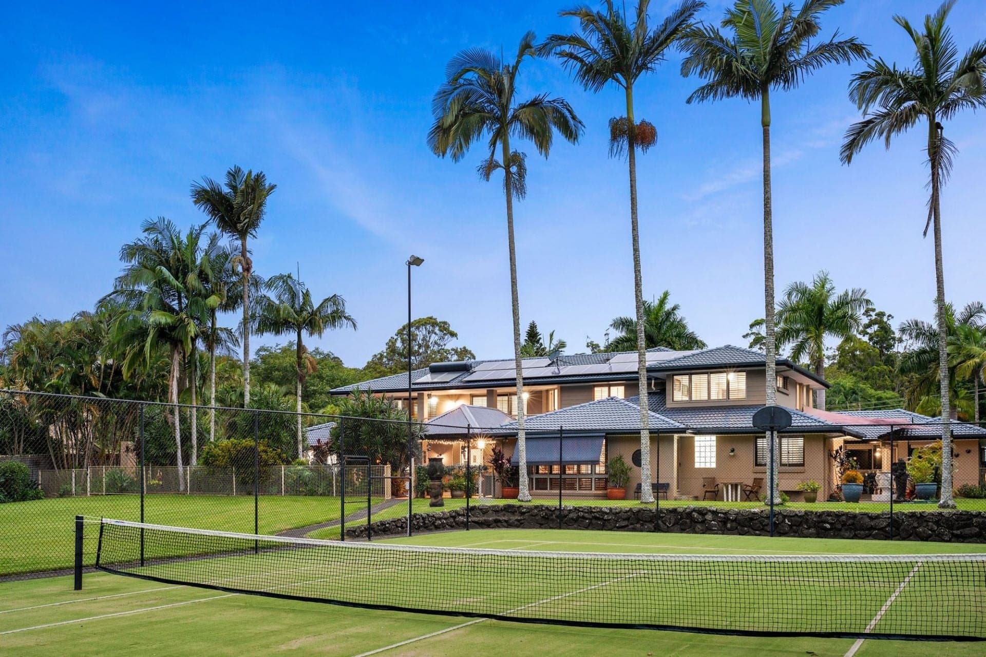 8 Jutland Place, Currumbin Waters - Thumbnail 2