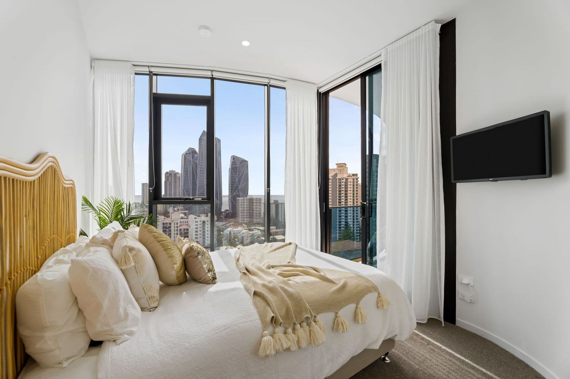 1602/28-30 Second Avenue, Broadbeach - Thumbnail 8