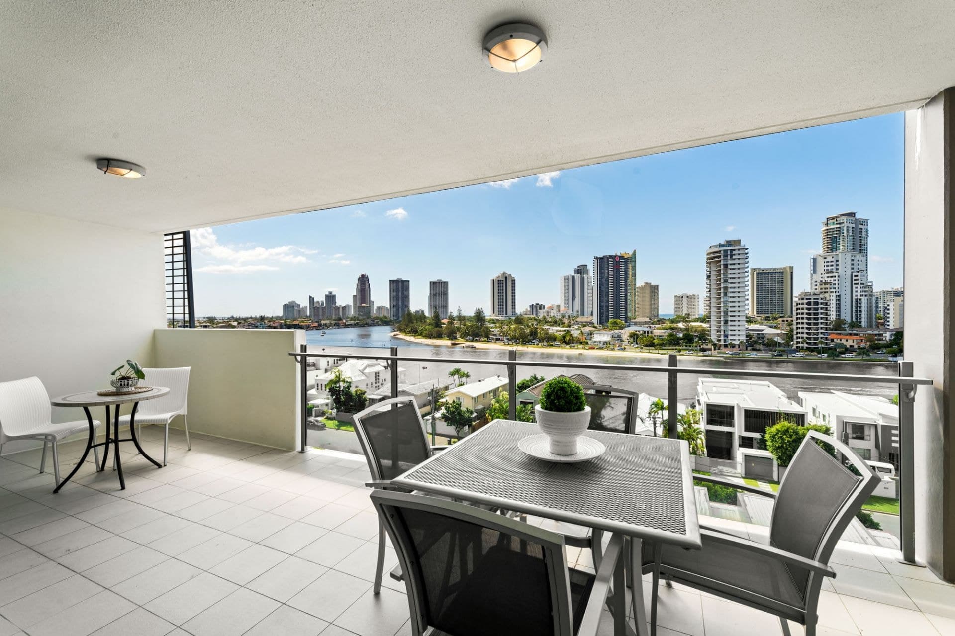 52/53 Darrambal Street, Chevron Island - Thumbnail 3
