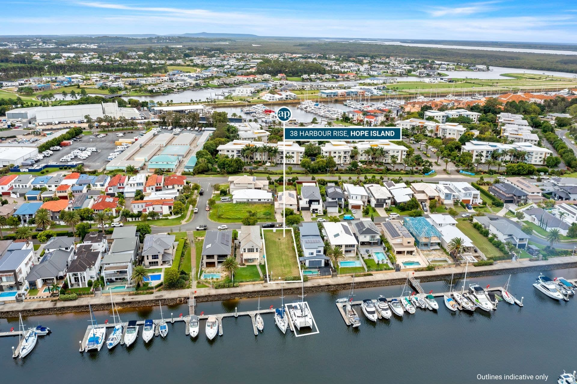 38 Harbour Rise, Hope Island - Thumbnail 4