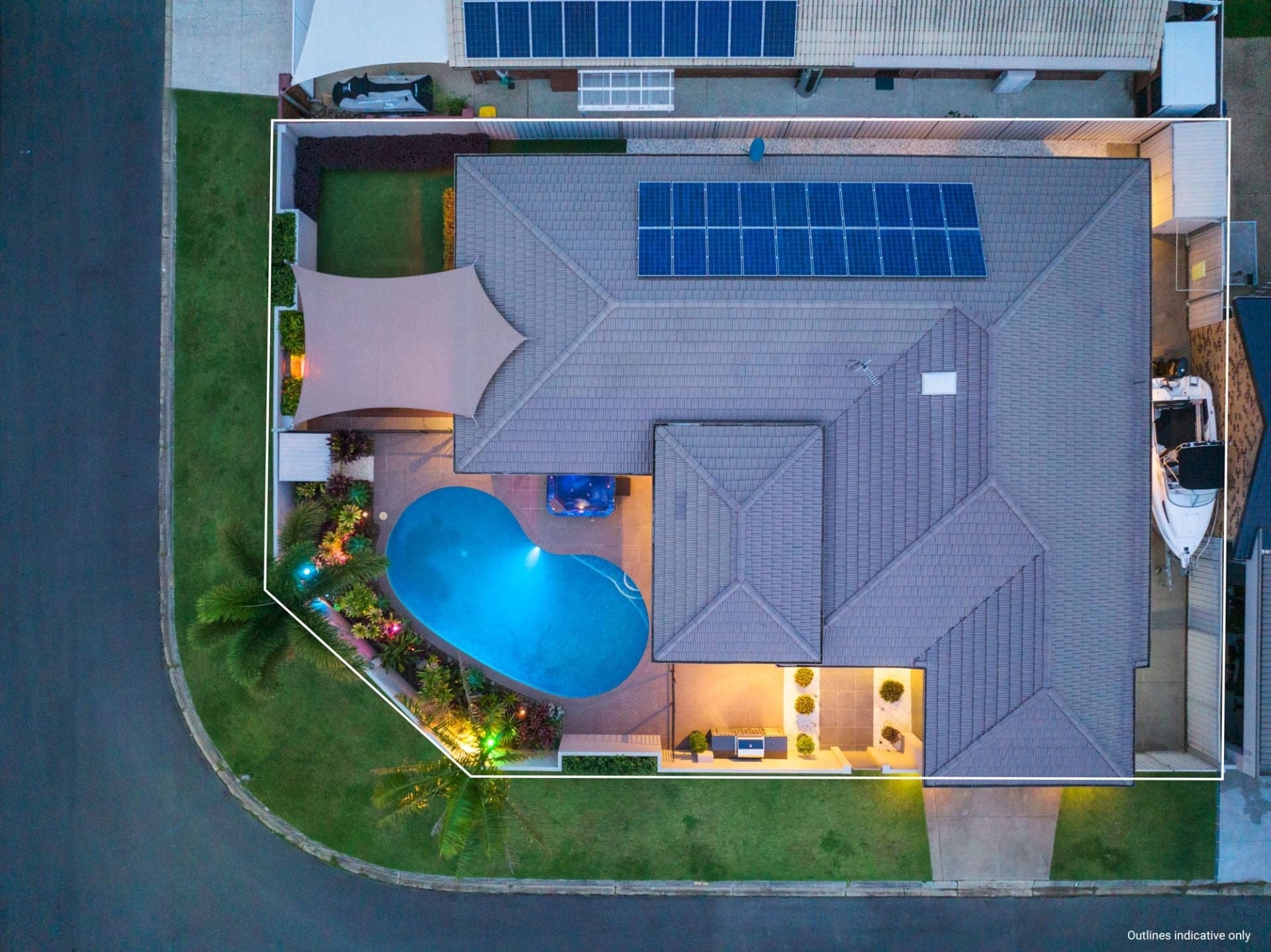 20 Tradewinds Avenue, Paradise Point - Image 1