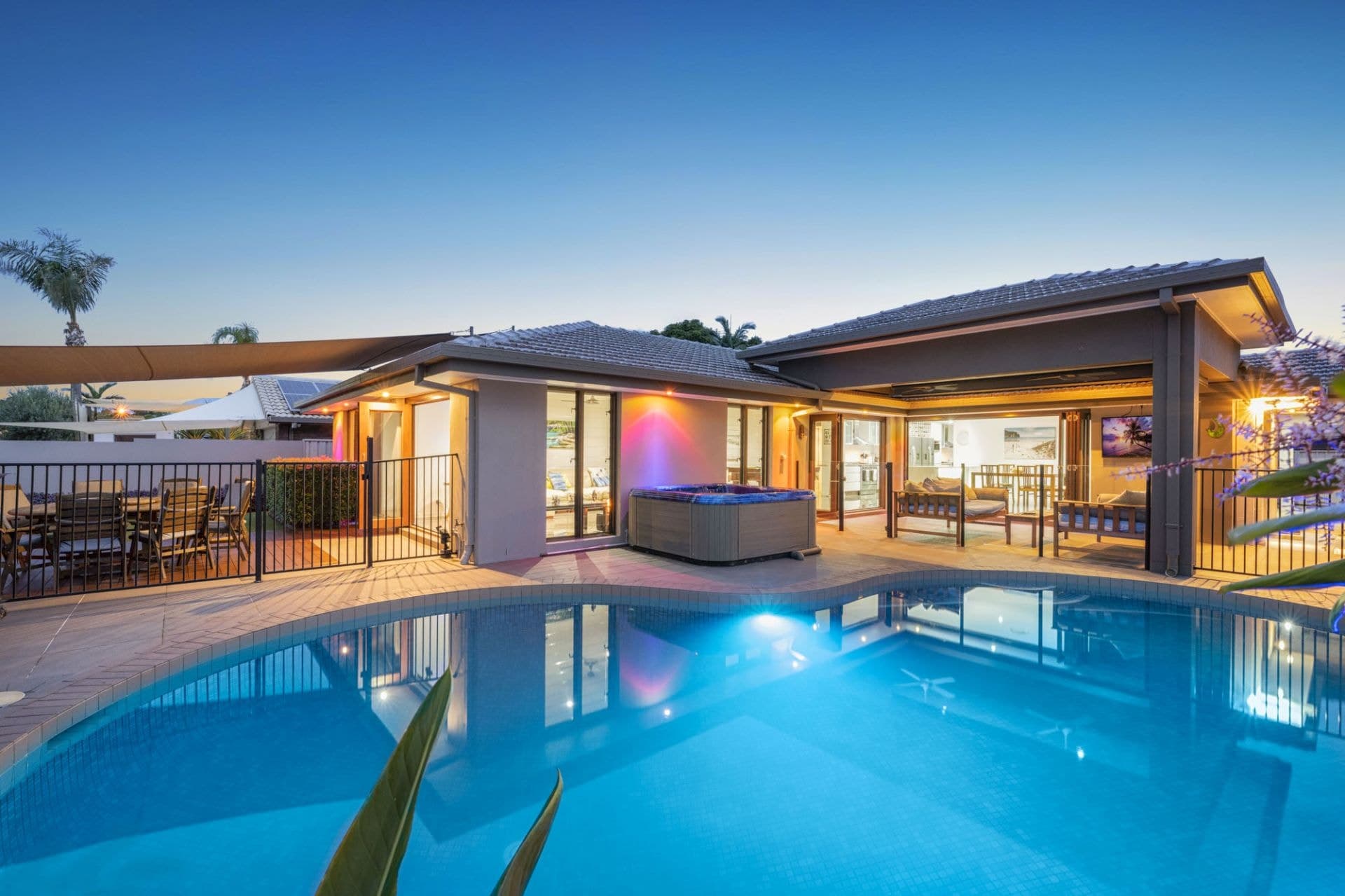 20 Tradewinds Avenue, Paradise Point - Thumbnail 2
