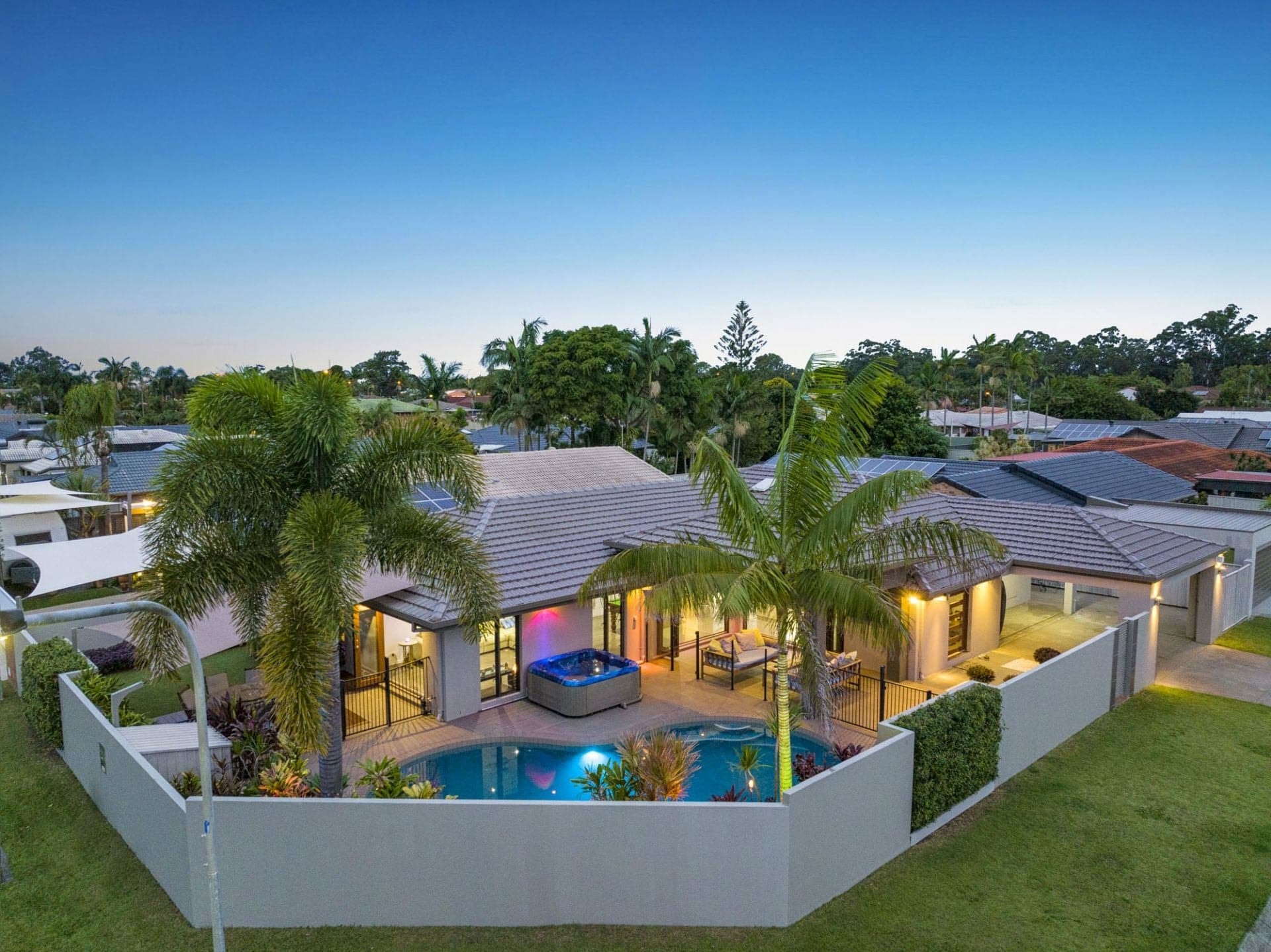 20 Tradewinds Avenue, Paradise Point - Thumbnail 3