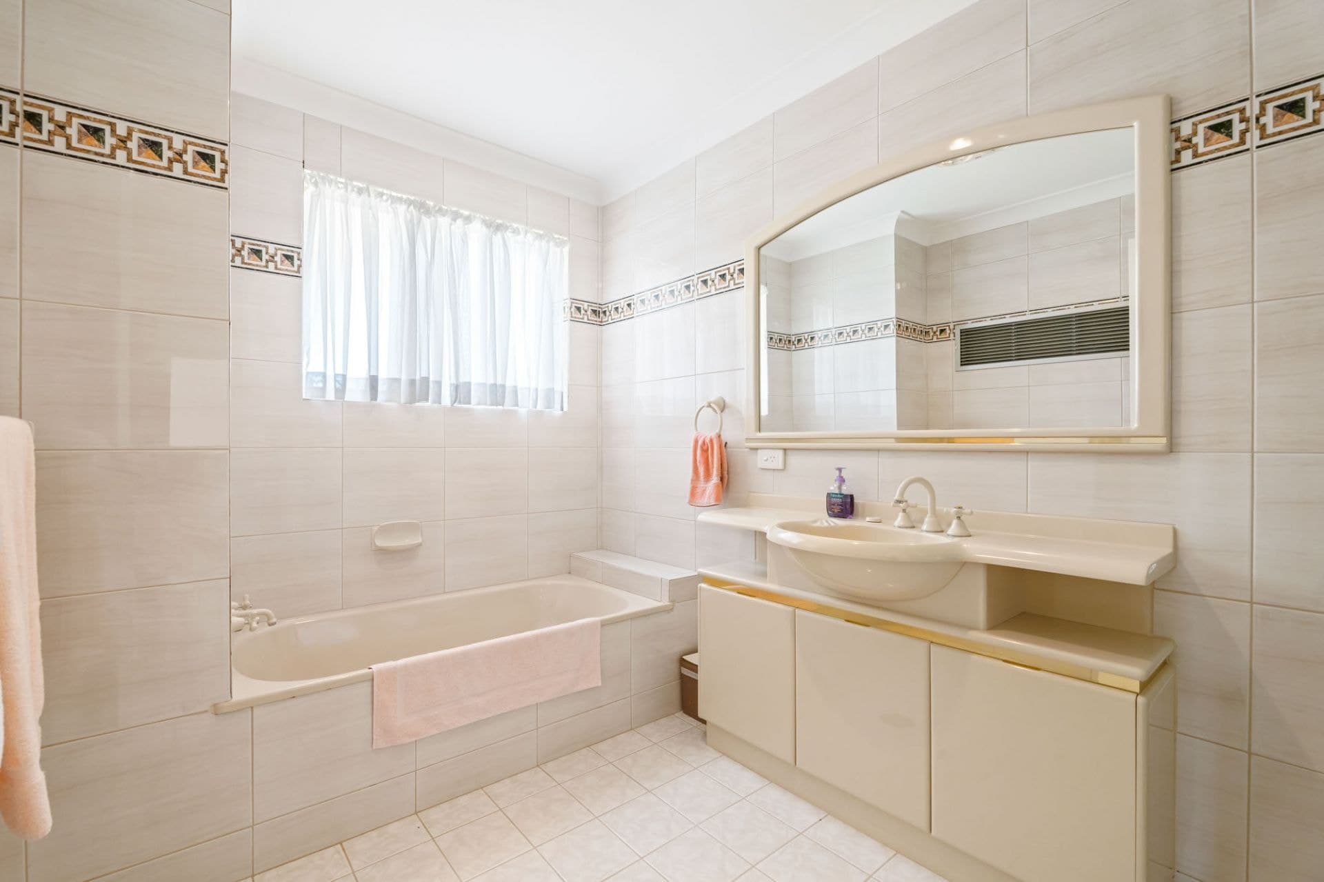 5/2 Surf Street, Bilinga - Image 1