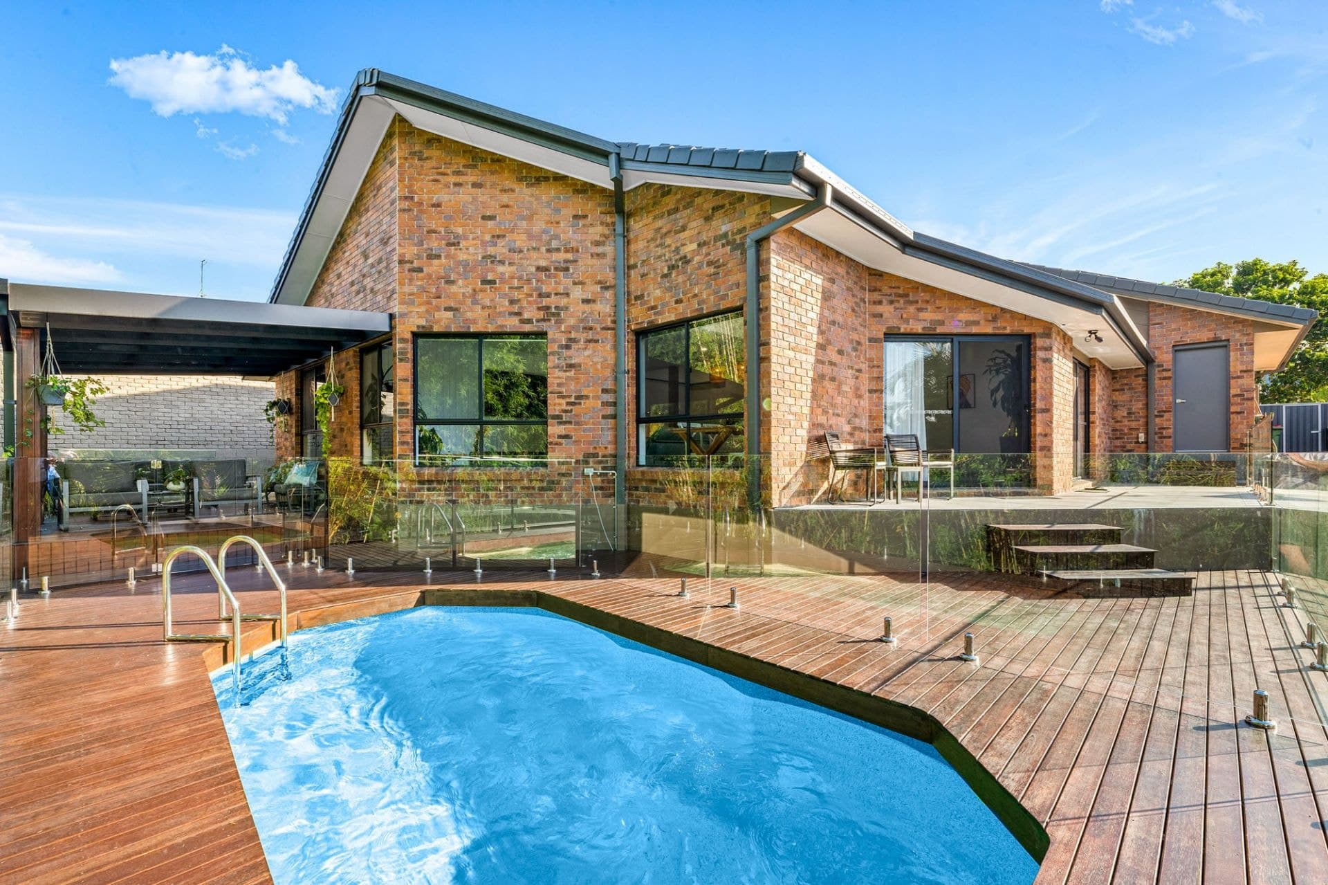 9 Kallaroo Crescent, Ashmore - Thumbnail 2