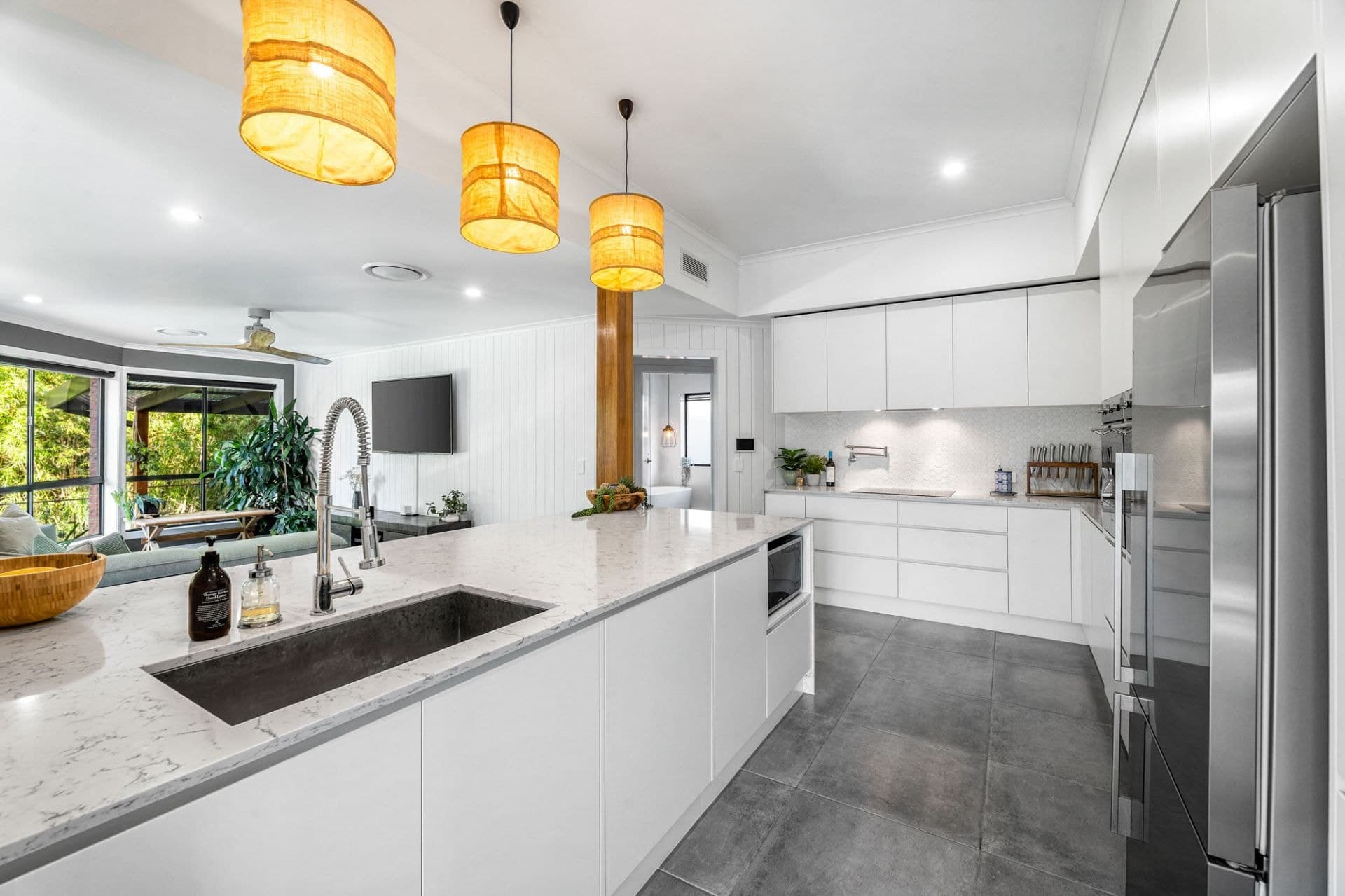 9 Kallaroo Crescent, Ashmore - Thumbnail 3