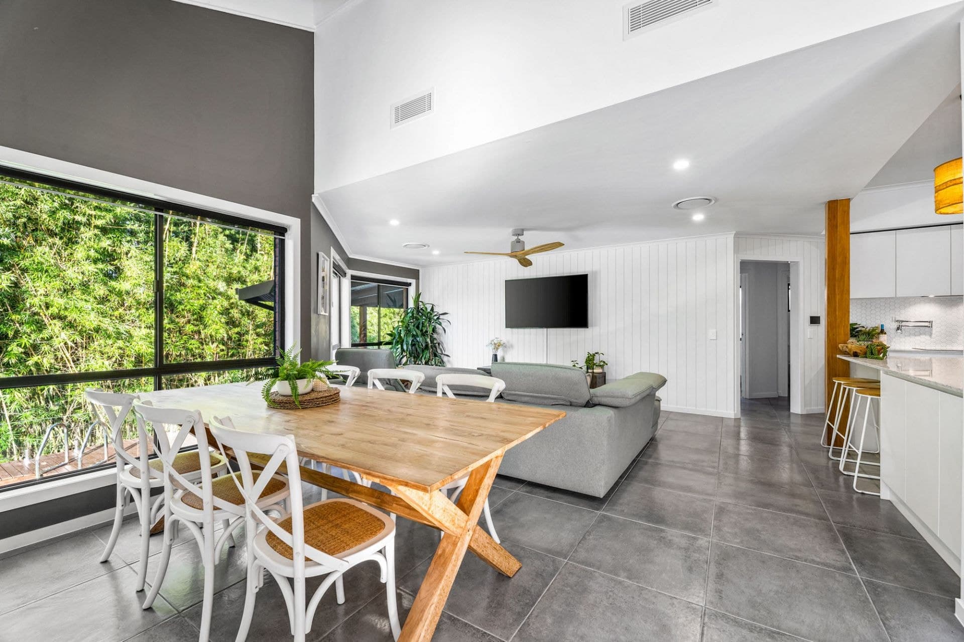 9 Kallaroo Crescent, Ashmore - Thumbnail 4