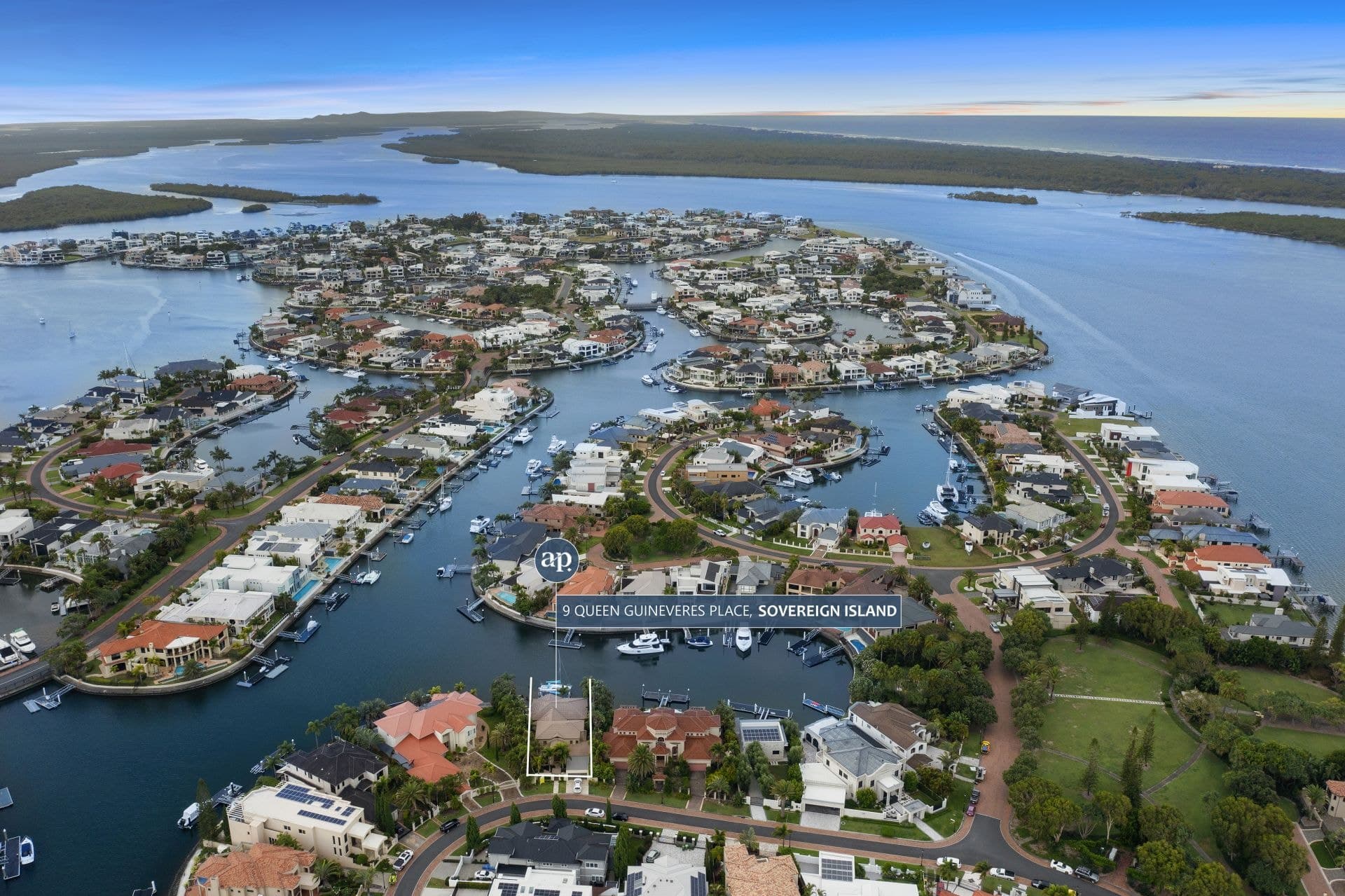 9 Queen Guineveres Place, Sovereign Islands - Thumbnail 8