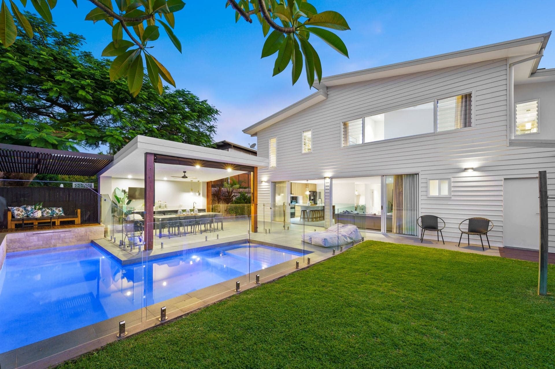 55 Surf Street, Mermaid Waters - Thumbnail 2