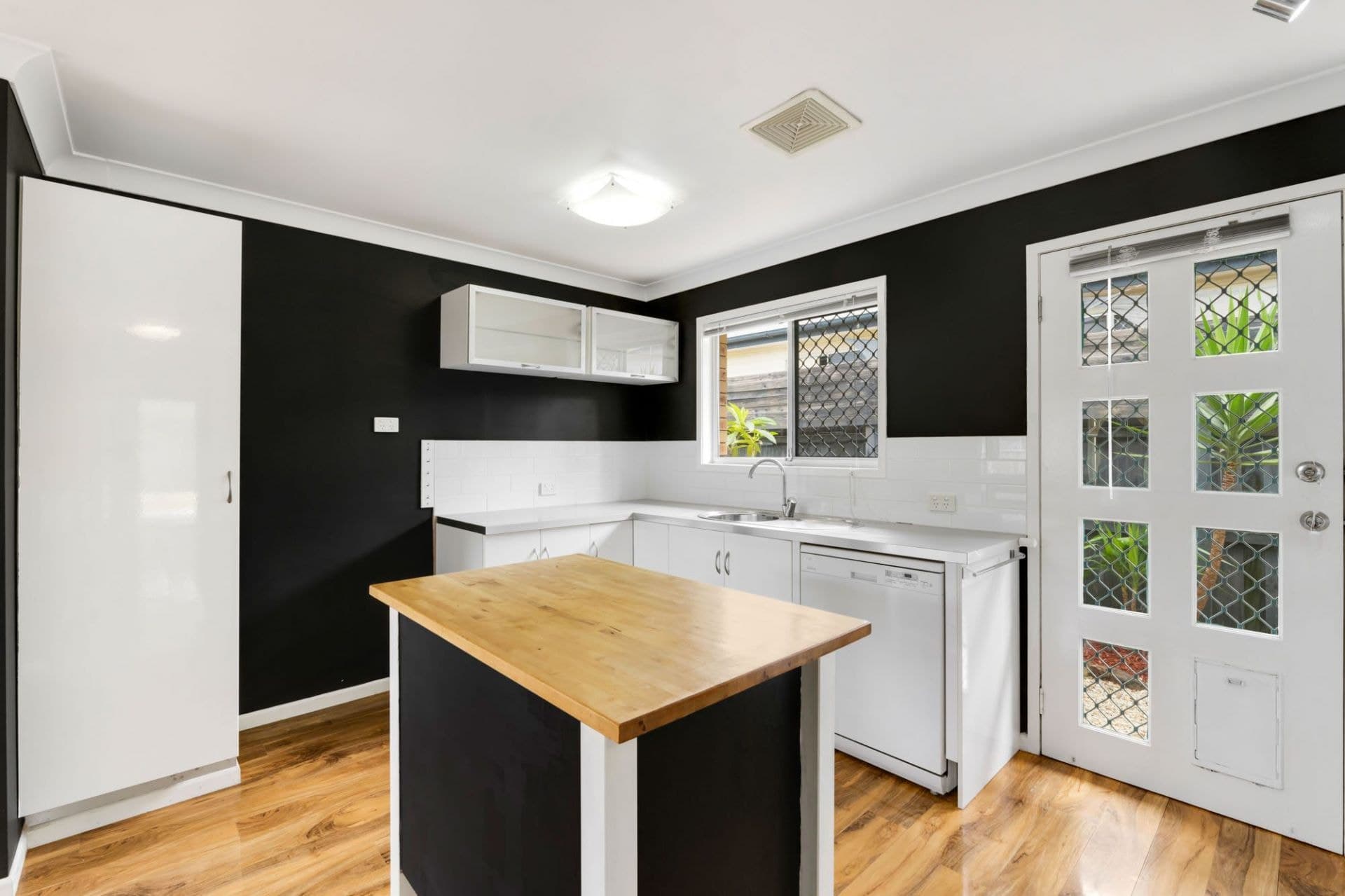 52 Turana Street, Coombabah - Thumbnail 8