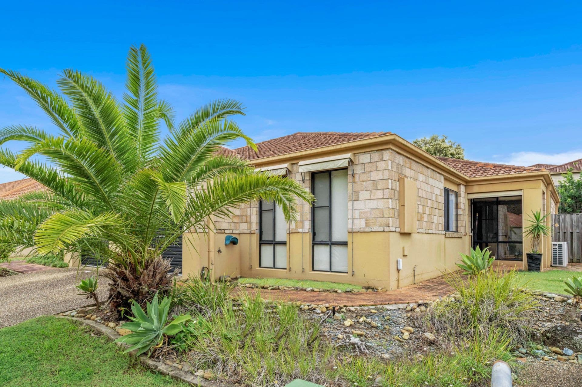 58/24 Amsonia Court, Arundel - Image 1