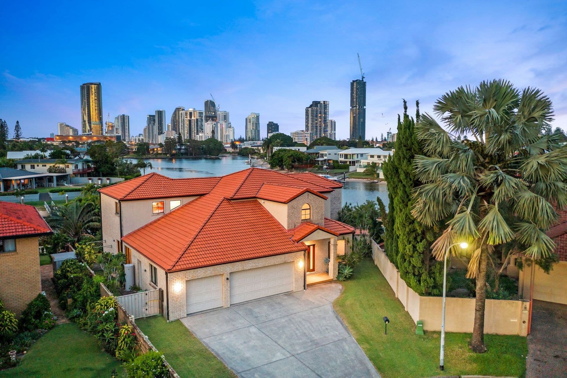 36 Gretel Drive, Mermaid Waters - Thumbnail 3