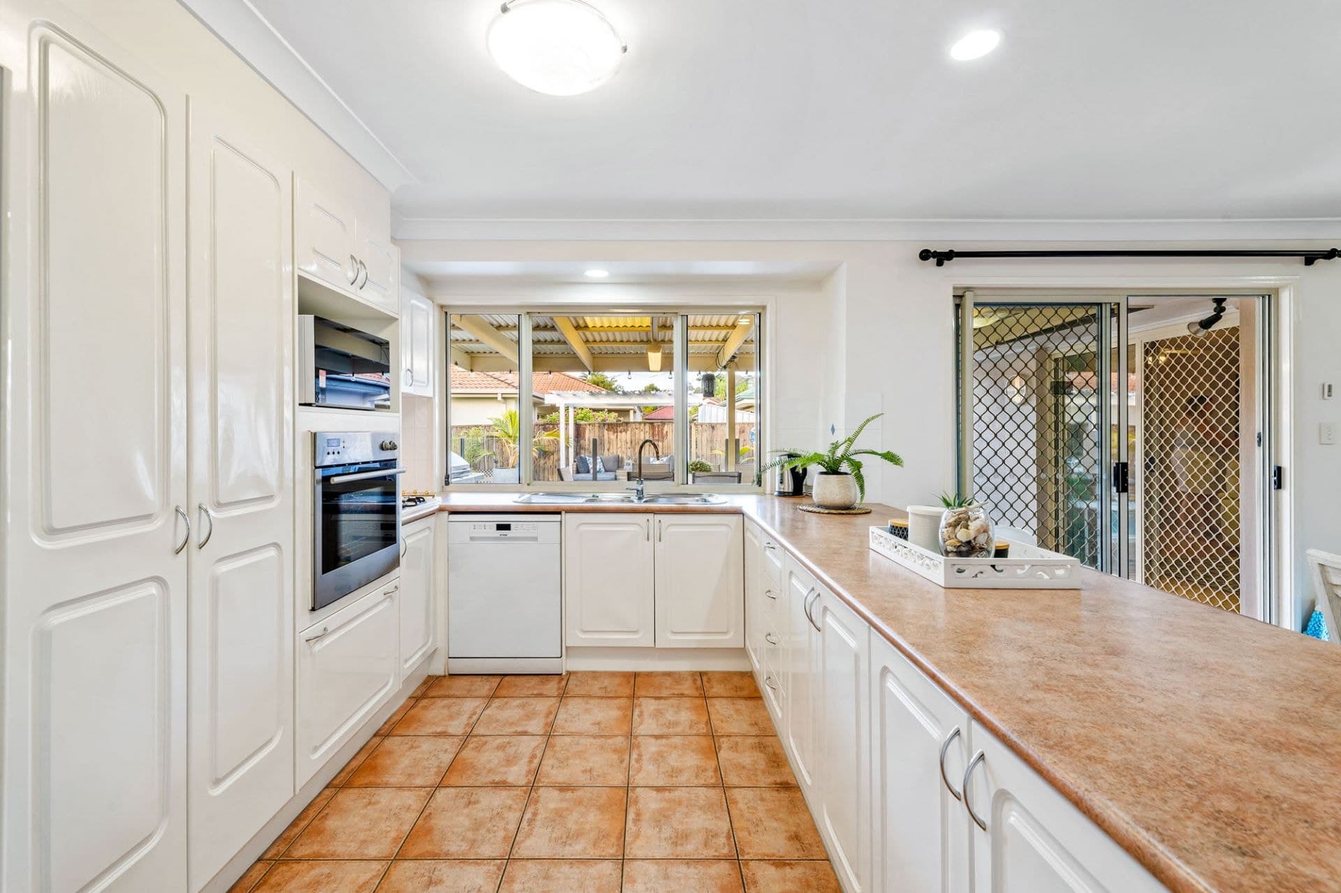 24 Stingray Crescent, Burleigh Waters - Thumbnail 6