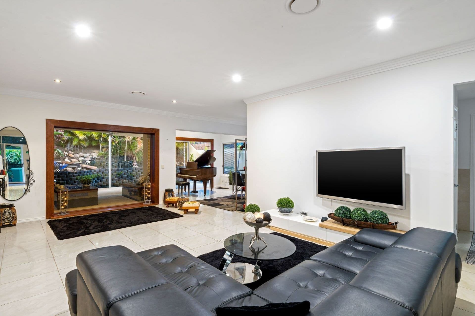 2/62 Compass Drive, Biggera Waters - Thumbnail 2