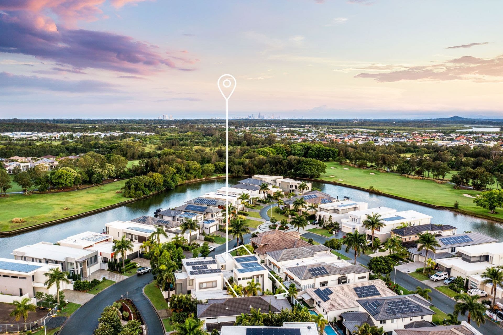 7696 Fairway Boulevard, Hope Island - Thumbnail 3