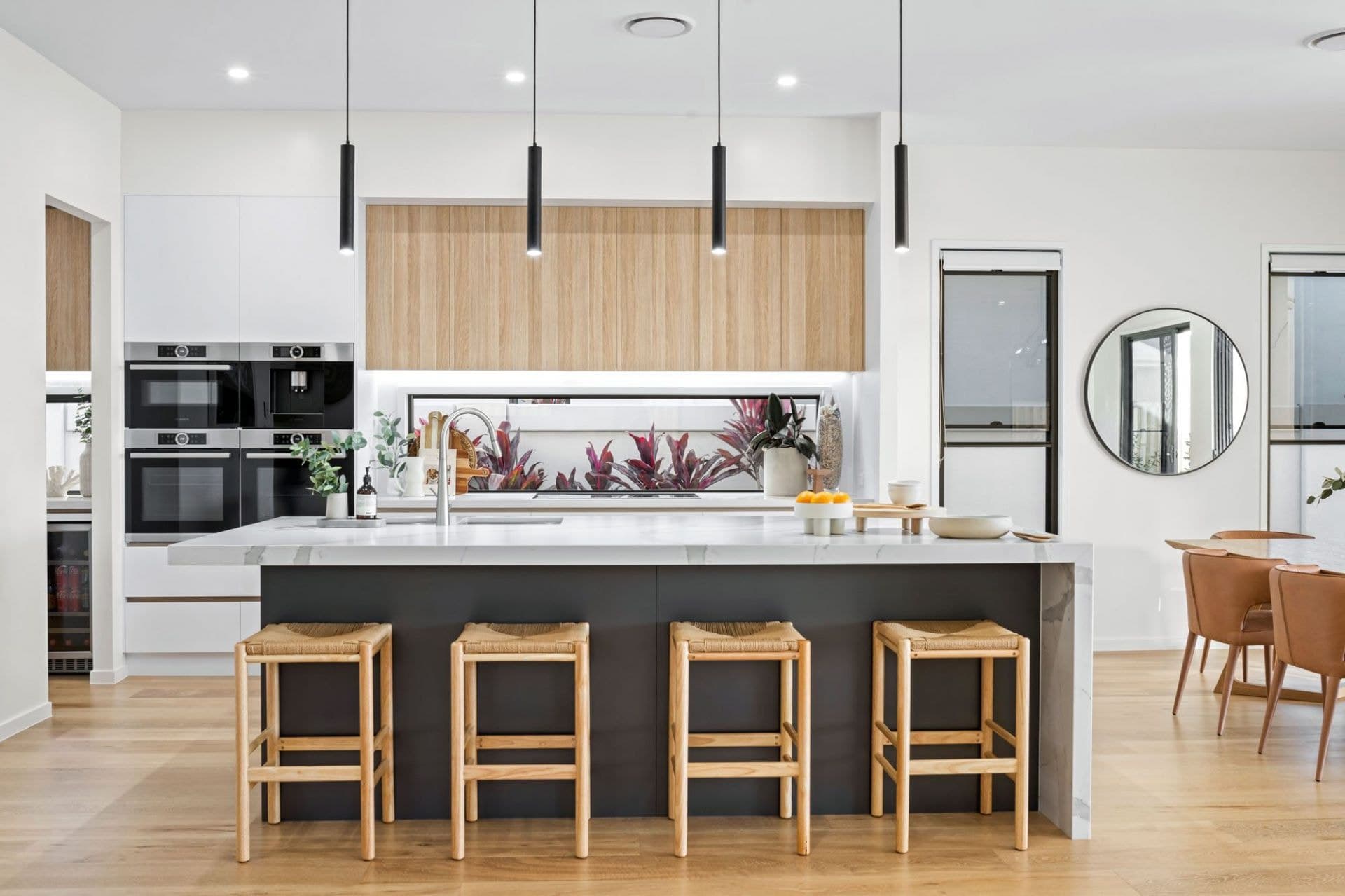 22 Lakeview Boulevard, Mermaid Waters - Thumbnail 6