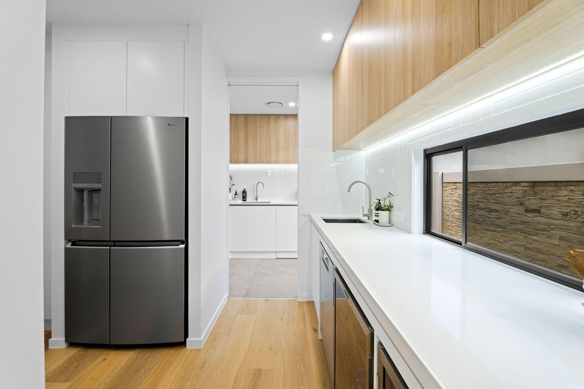 22 Lakeview Boulevard, Mermaid Waters - Thumbnail 8