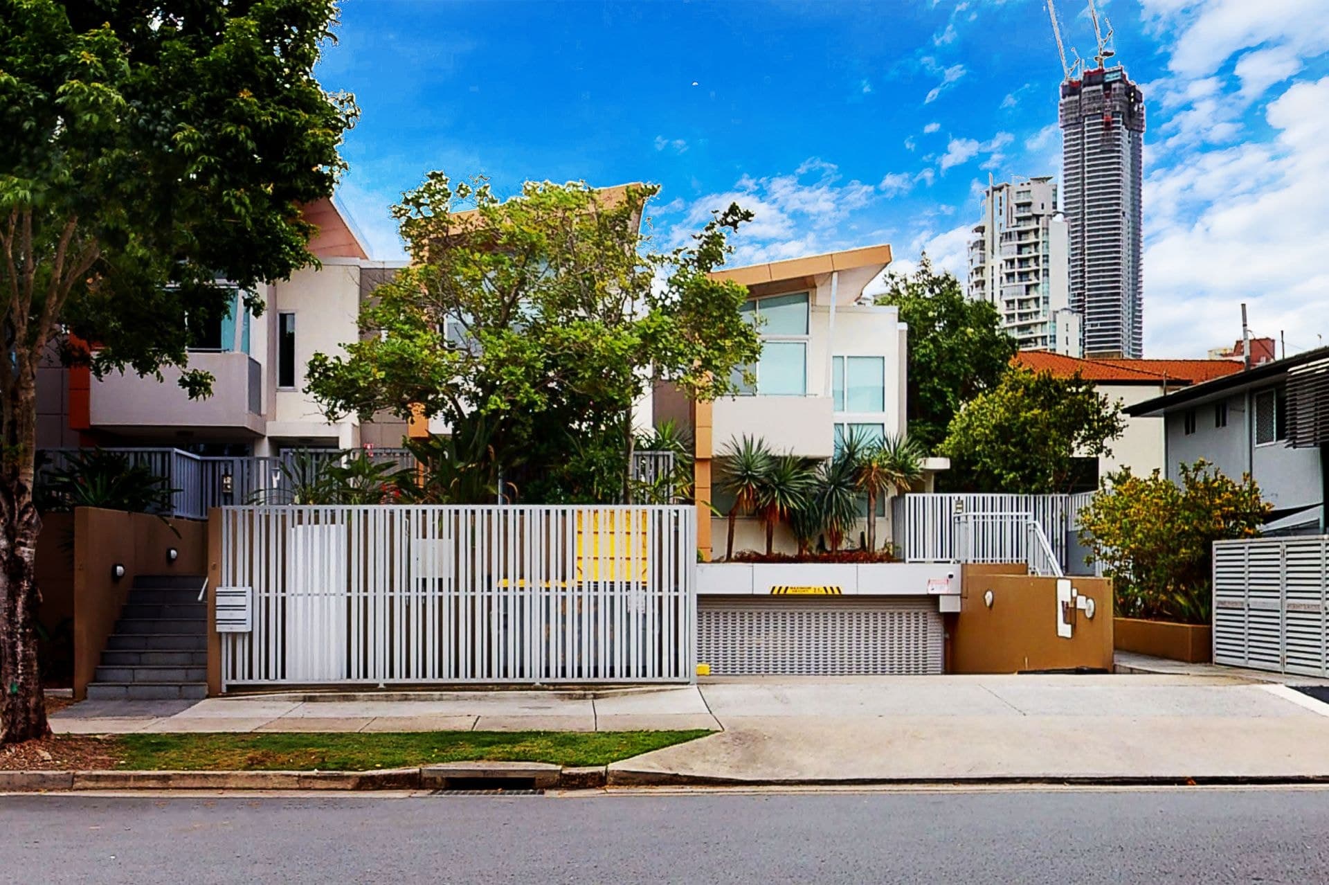 6/53 Darrambal Street, Surfers Paradise - Thumbnail 3