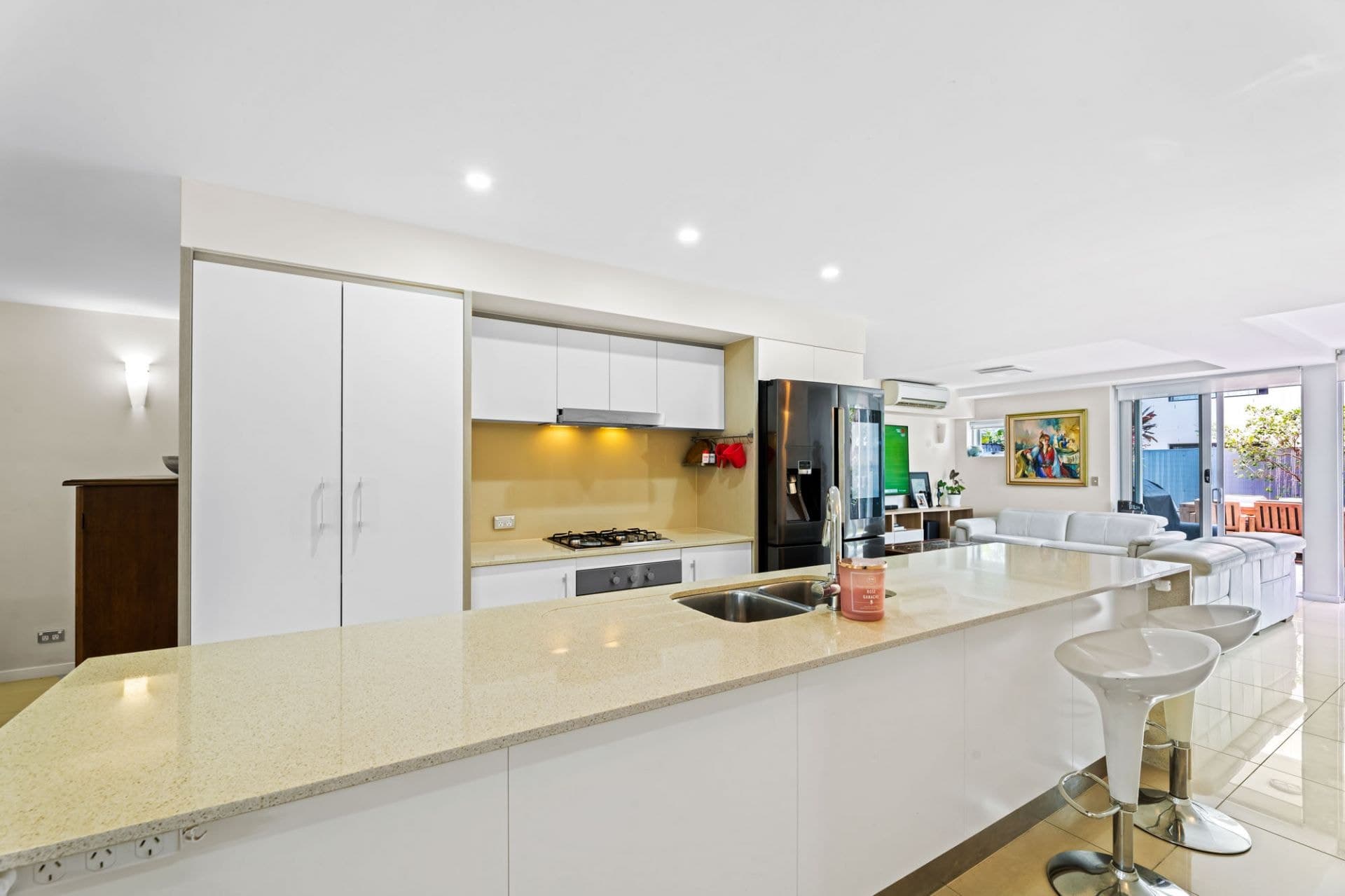 6/53 Darrambal Street, Surfers Paradise - Thumbnail 4