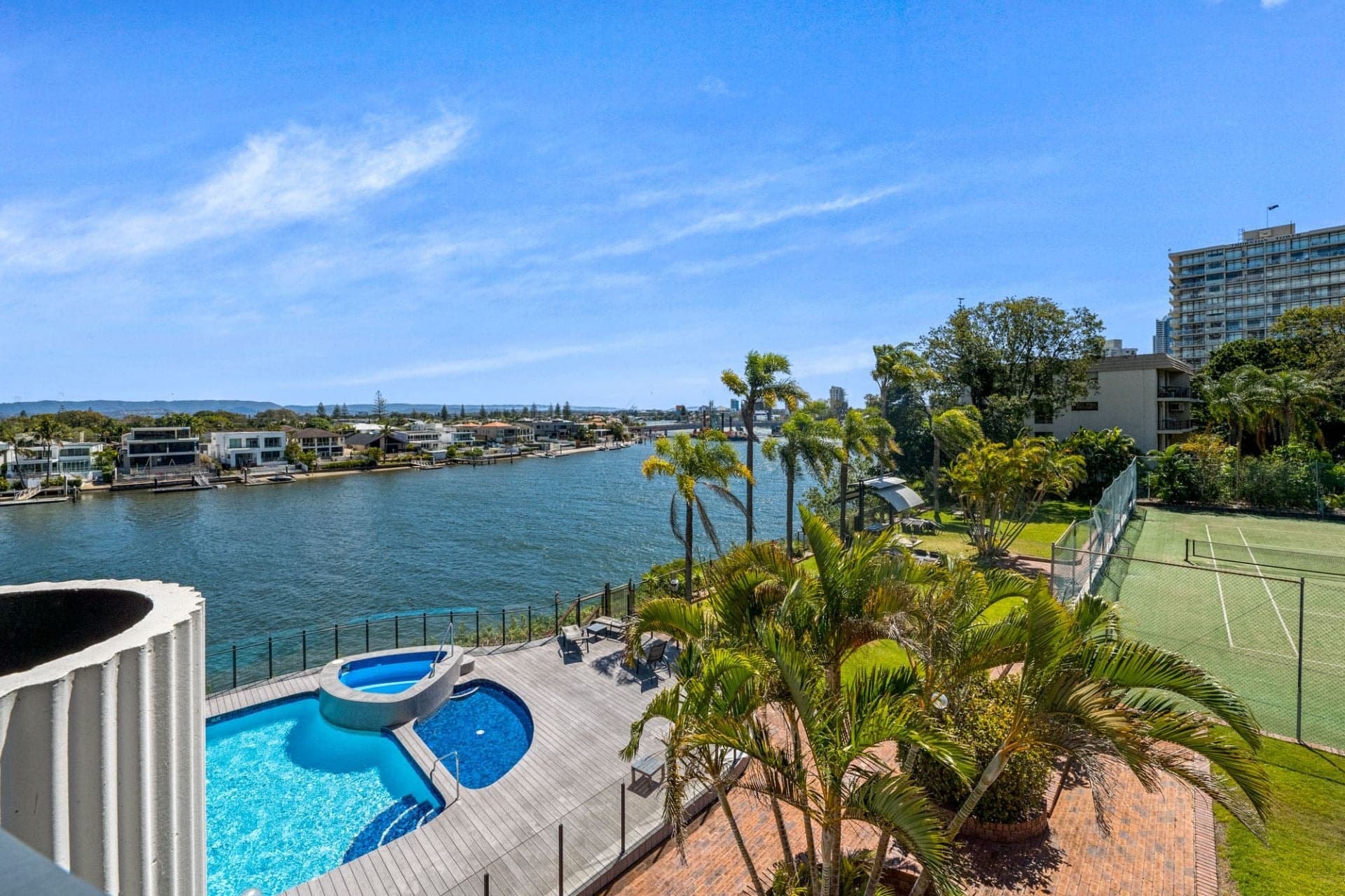 10/2940 Gold Coast Highway, Surfers Paradise - Thumbnail 3