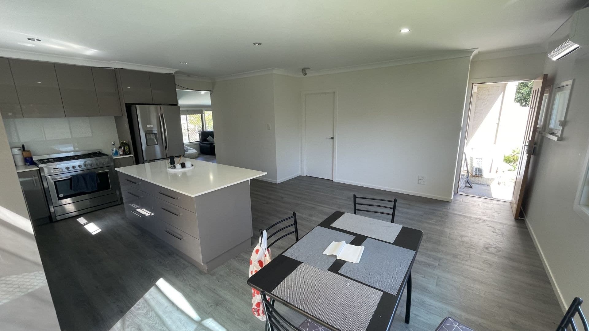 12 Kilmartin Esplanade, Biggera Waters - Thumbnail 7
