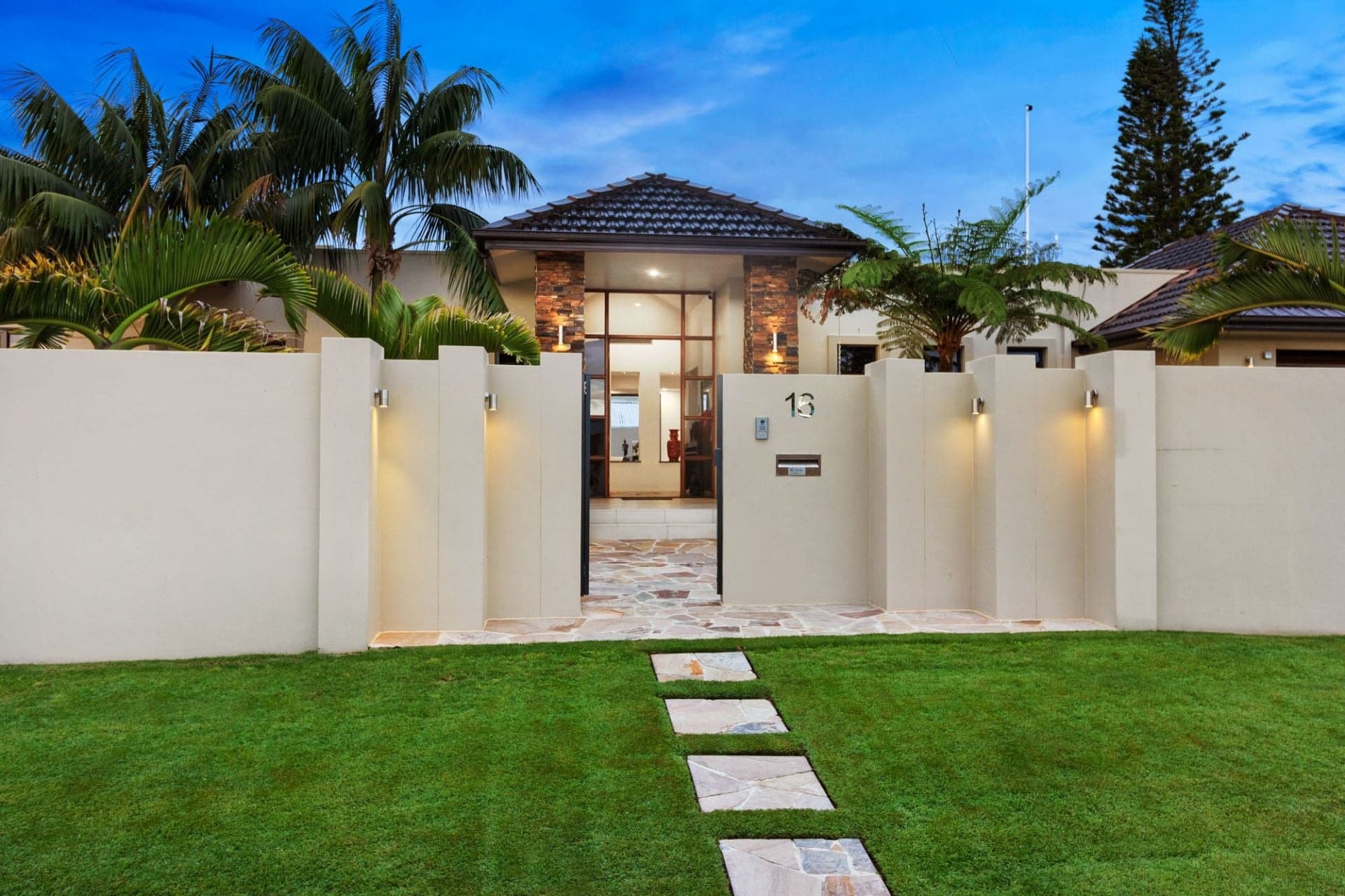 16 Beverley Crescent, Broadbeach Waters - Image 1