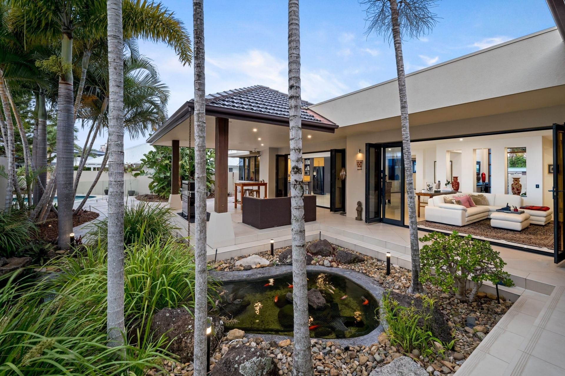 16 Beverley Crescent, Broadbeach Waters - Thumbnail 2