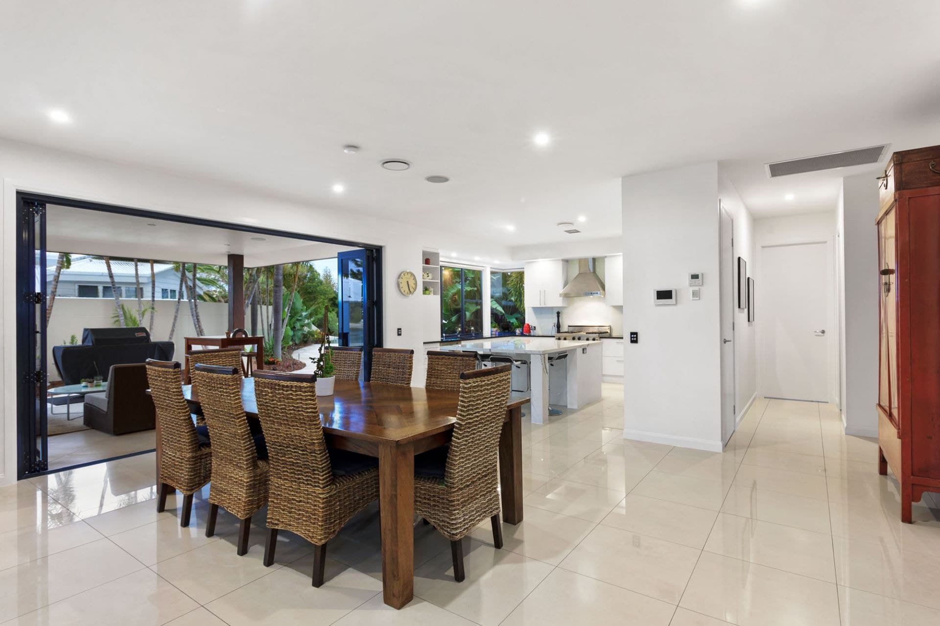 16 Beverley Crescent, Broadbeach Waters - Thumbnail 7