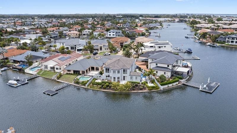 17 Chesterfield Place, Runaway Bay - Thumbnail 2