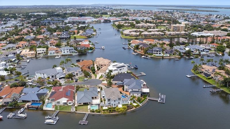 17 Chesterfield Place, Runaway Bay - Thumbnail 3