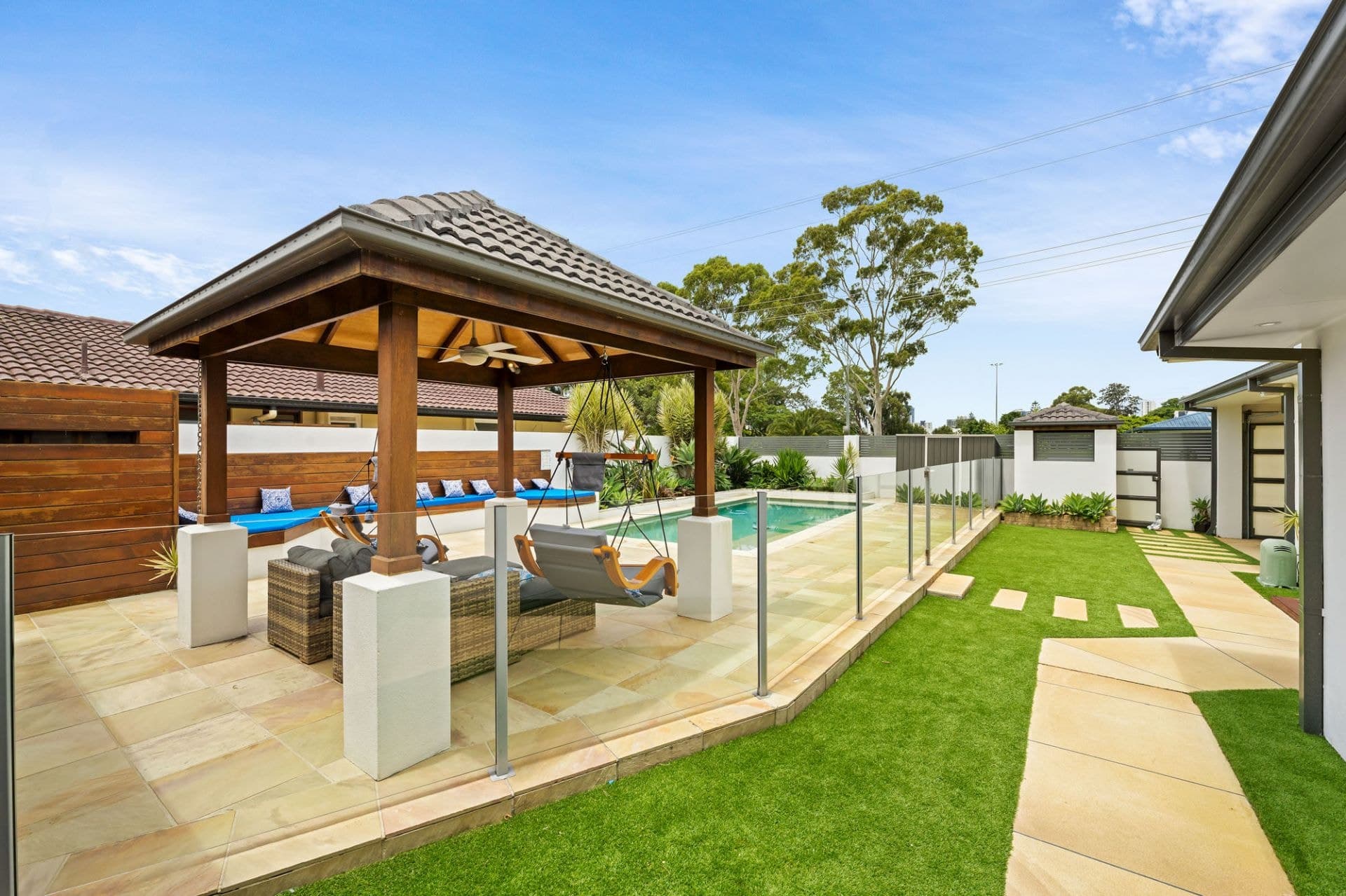 10 Gibraltar Drive, Isle Of Capri - Thumbnail 5