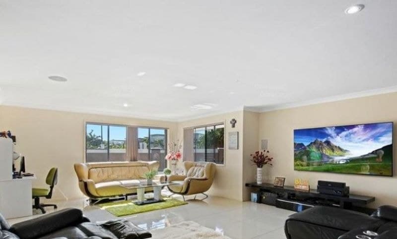 18 South Quay Drive, Biggera Waters - Image 1