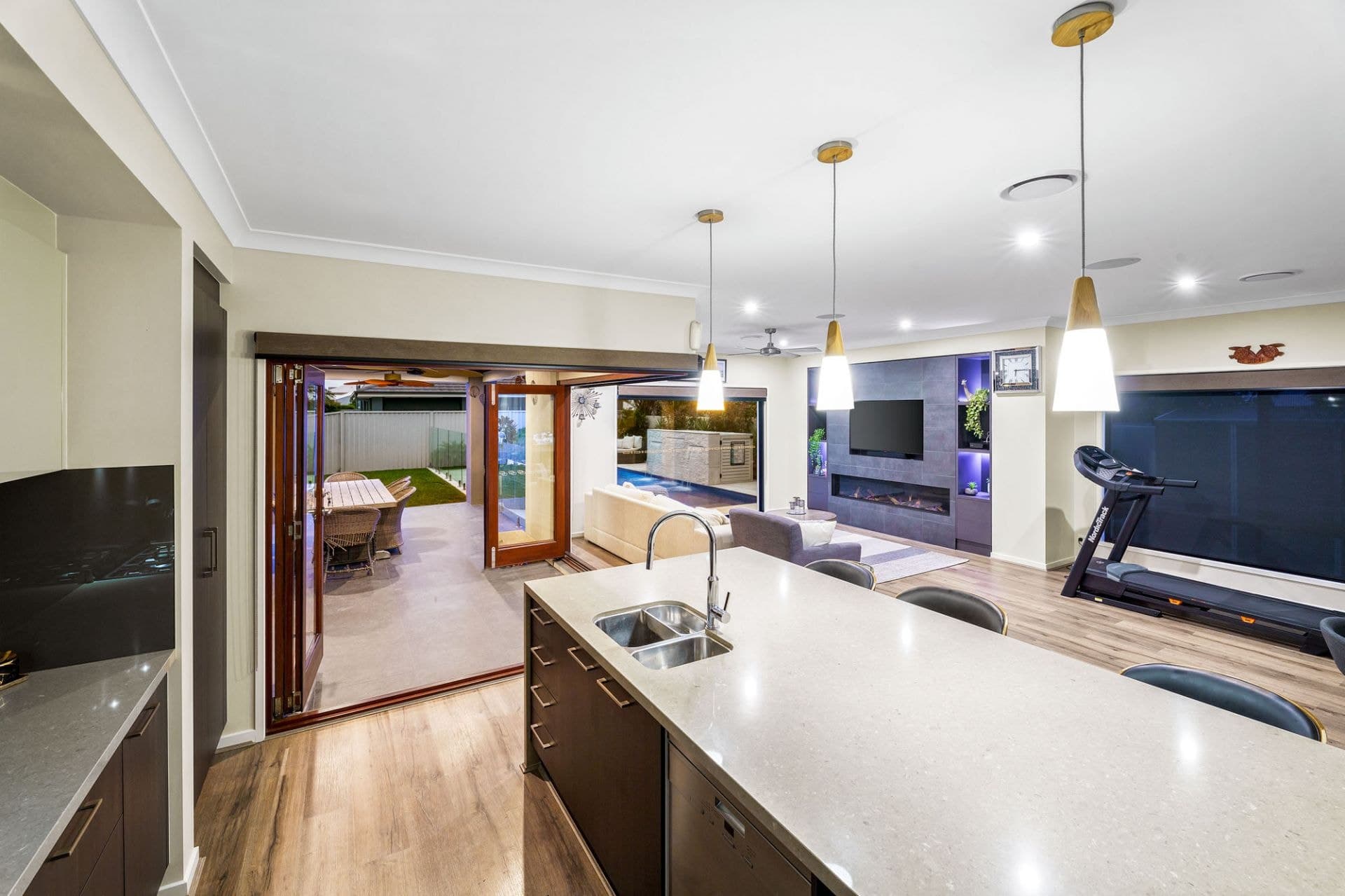 11 Catana Crescent, Hope Island - Thumbnail 7