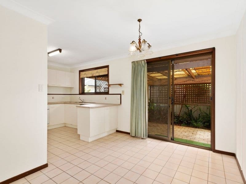 6 Burrinjuck Drive, Coombabah - Thumbnail 4