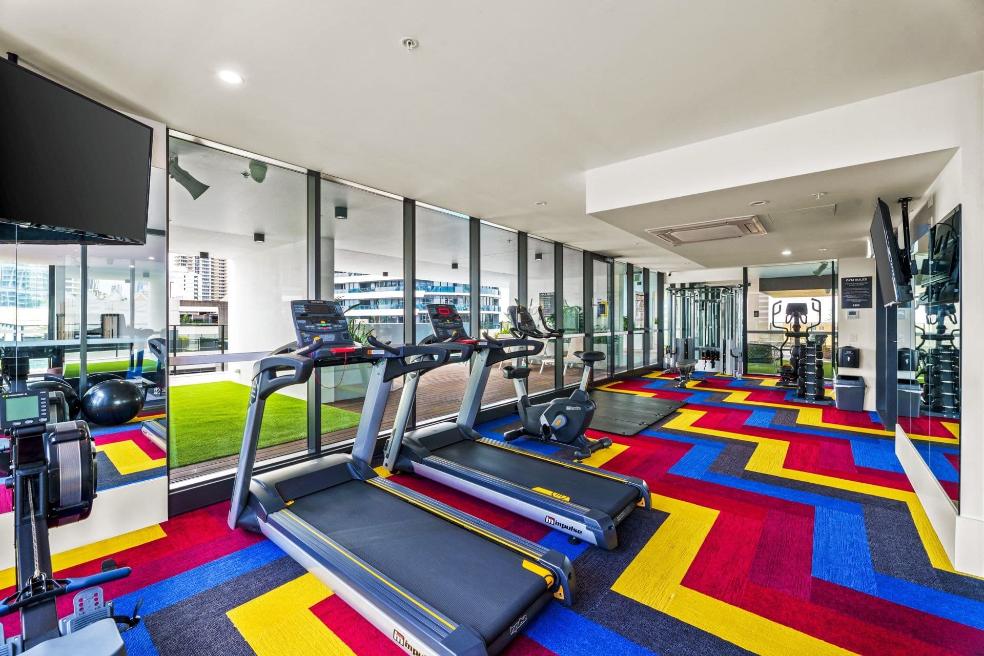 27/14 Elizabeth Avenue, Broadbeach - Image 1