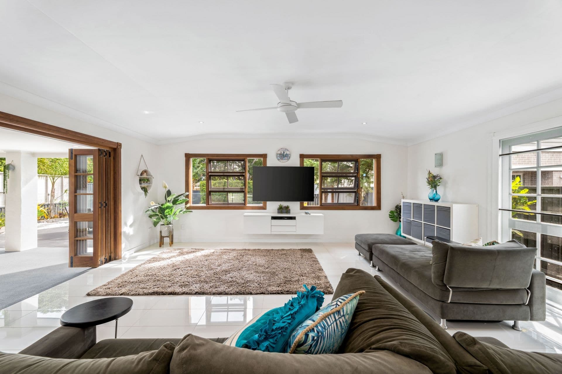12A Deagon Drive, Runaway Bay - Thumbnail 2