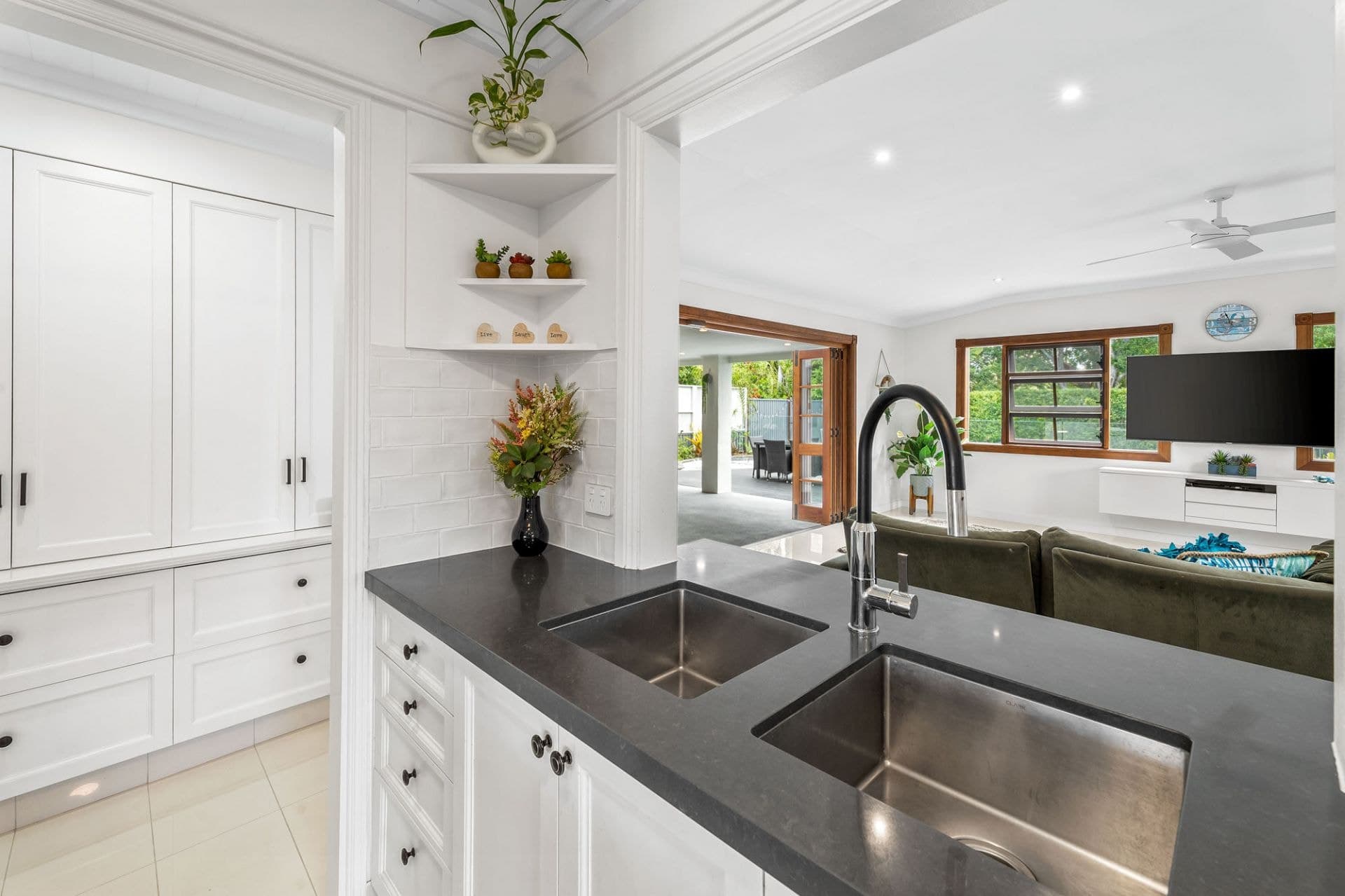 12A Deagon Drive, Runaway Bay - Thumbnail 5