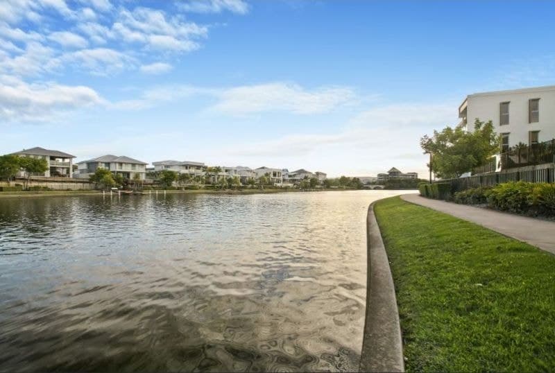 5040 Emerald Islands Drive, Carrara - Image 1