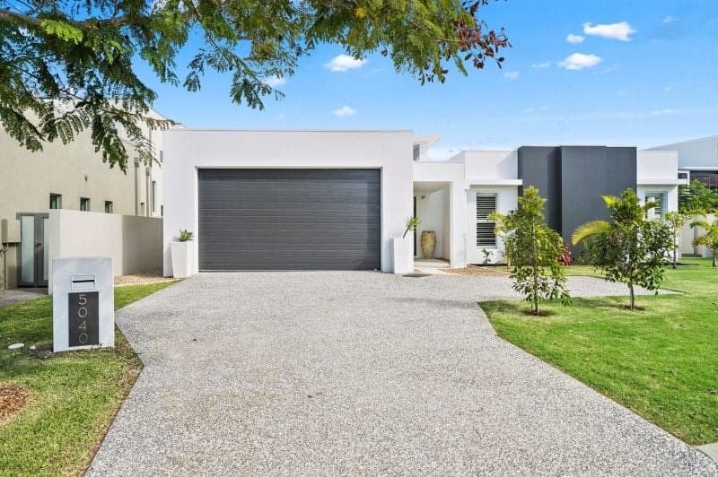5040 Emerald Islands Drive, Carrara - Thumbnail 2