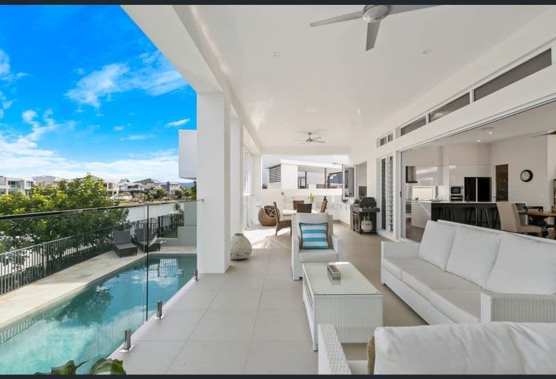 5040 Emerald Islands Drive, Carrara - Thumbnail 3