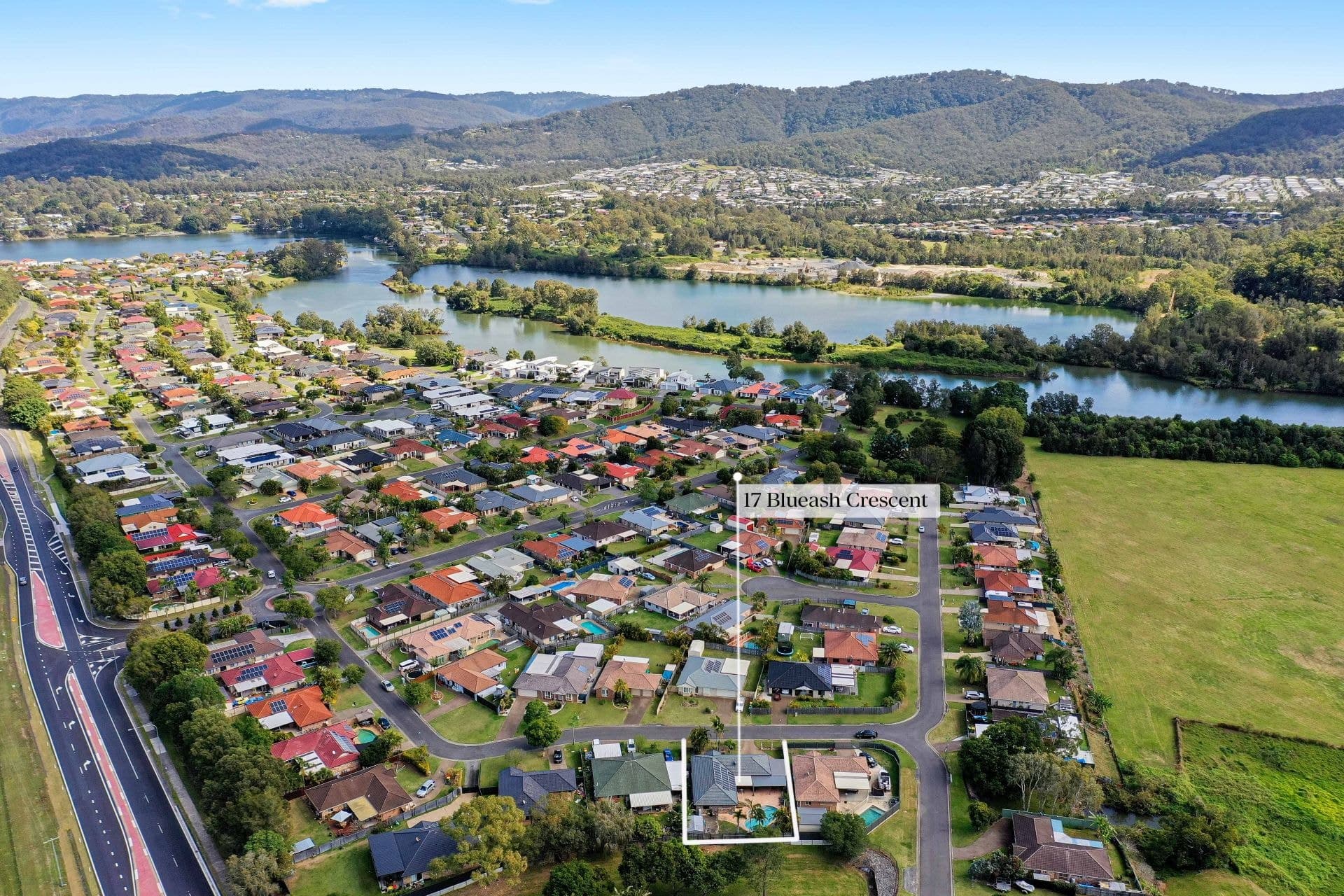 17 Blueash Crescent, Oxenford - Thumbnail 3