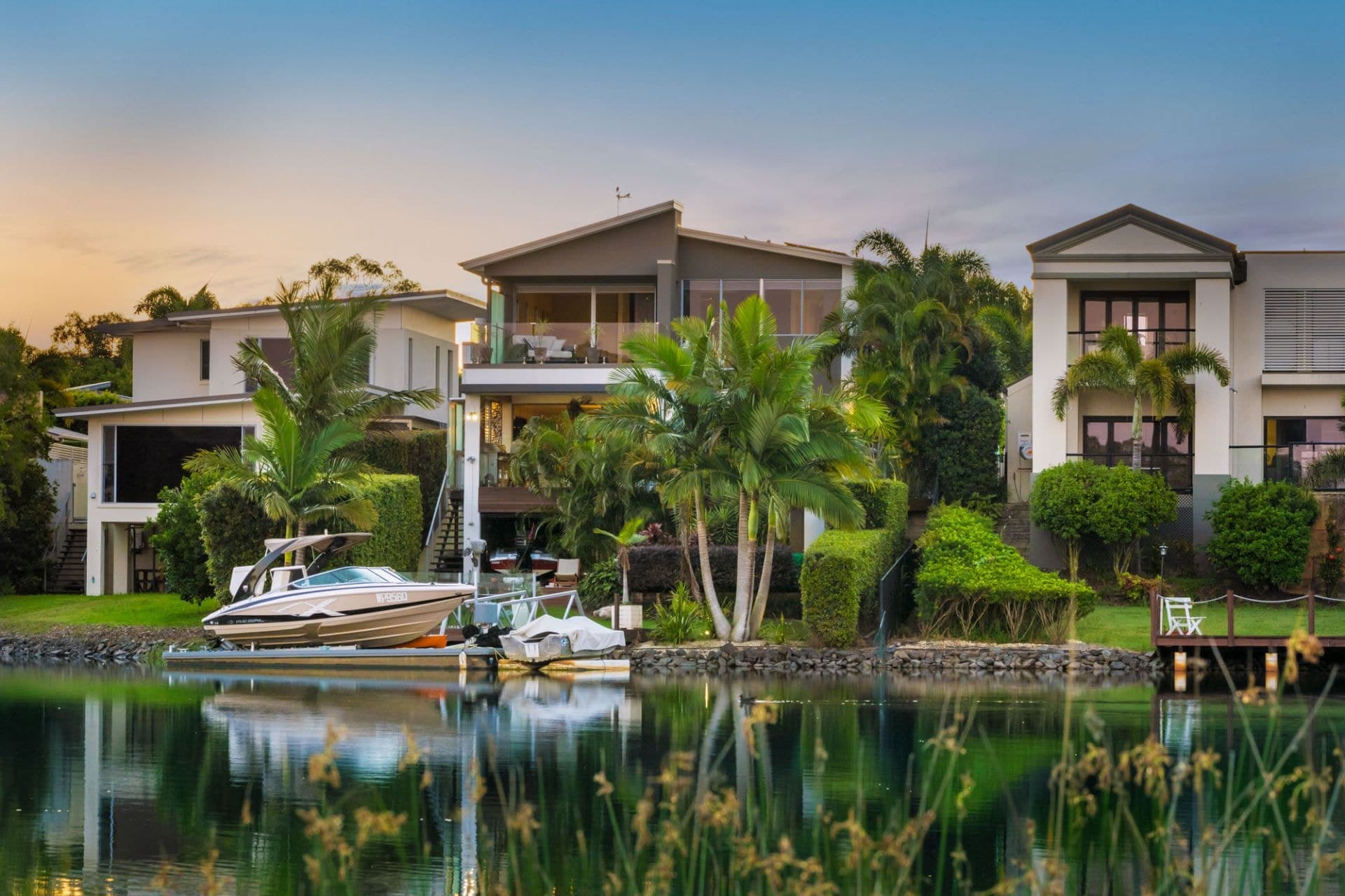 2 Lakelands Drive, Merrimac - Thumbnail 2