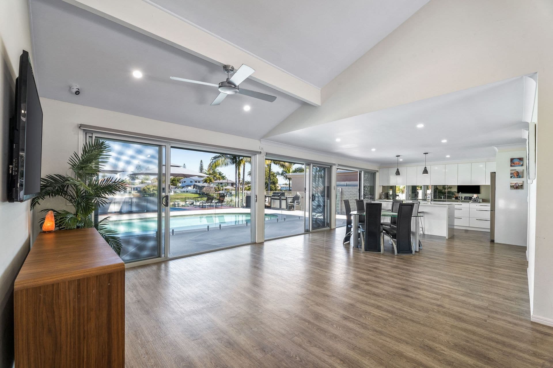 10 Fremar Street, Broadbeach Waters - Thumbnail 8