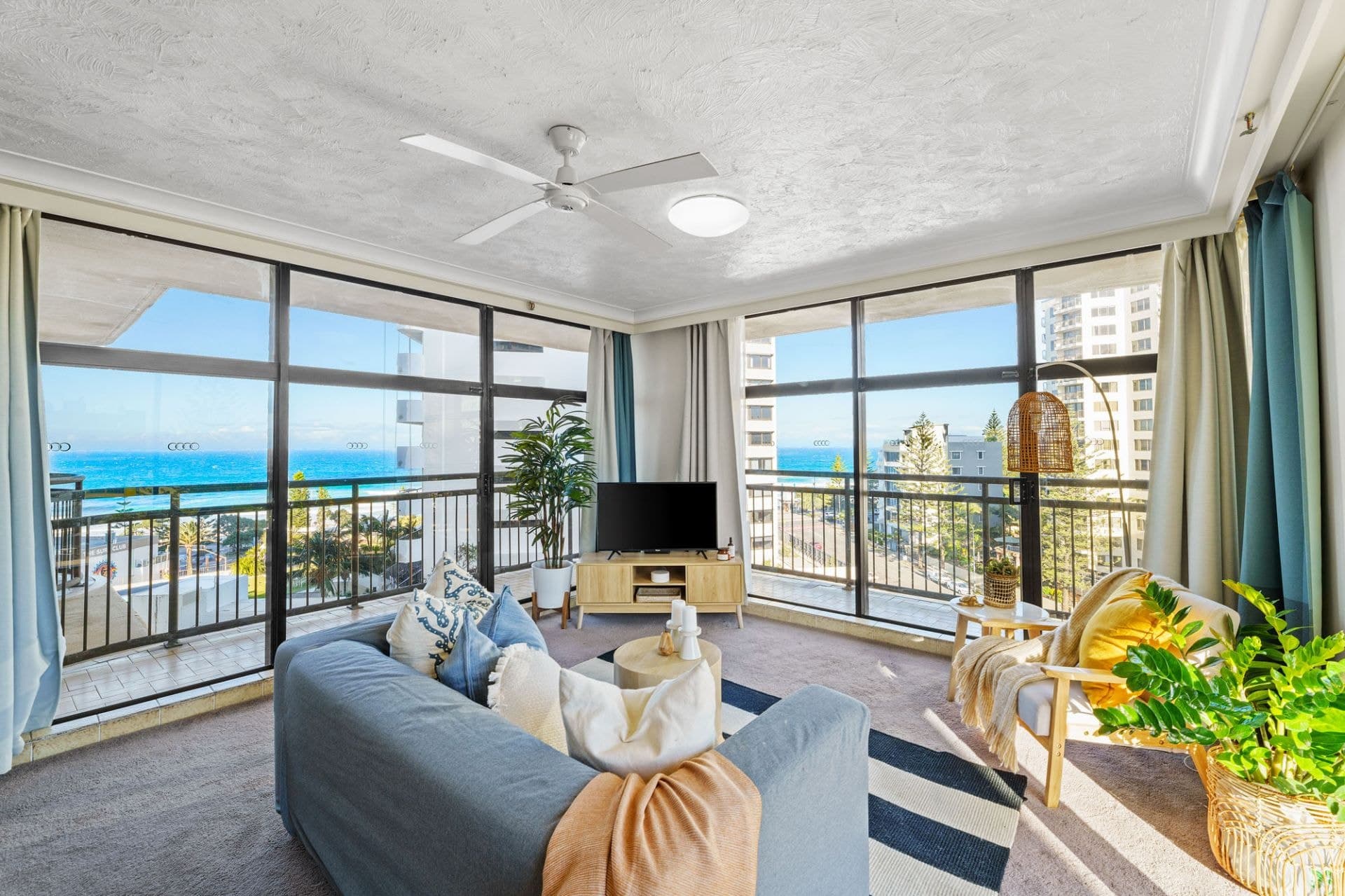 810/18 Hanlan Street, Surfers Paradise - Thumbnail 2