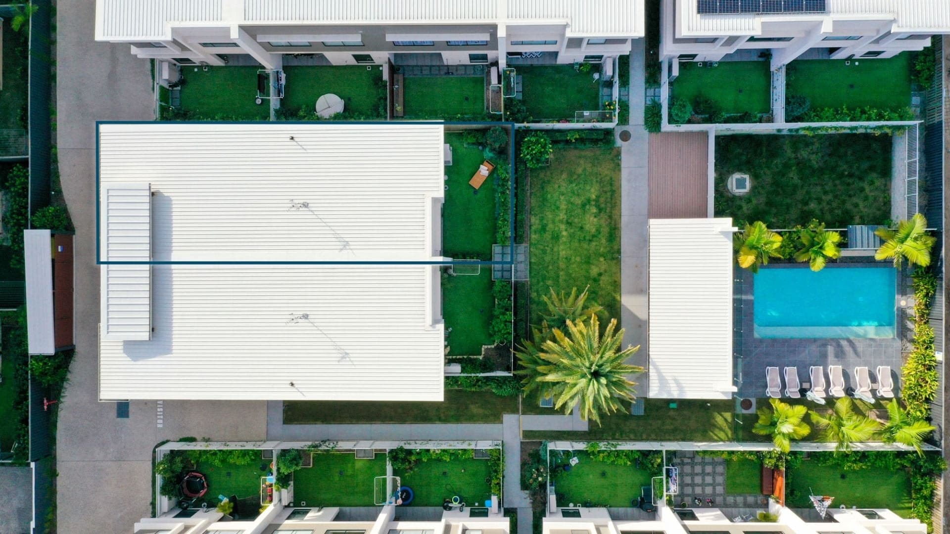 23/33 Sickle Avenue, Hope Island - Image 1
