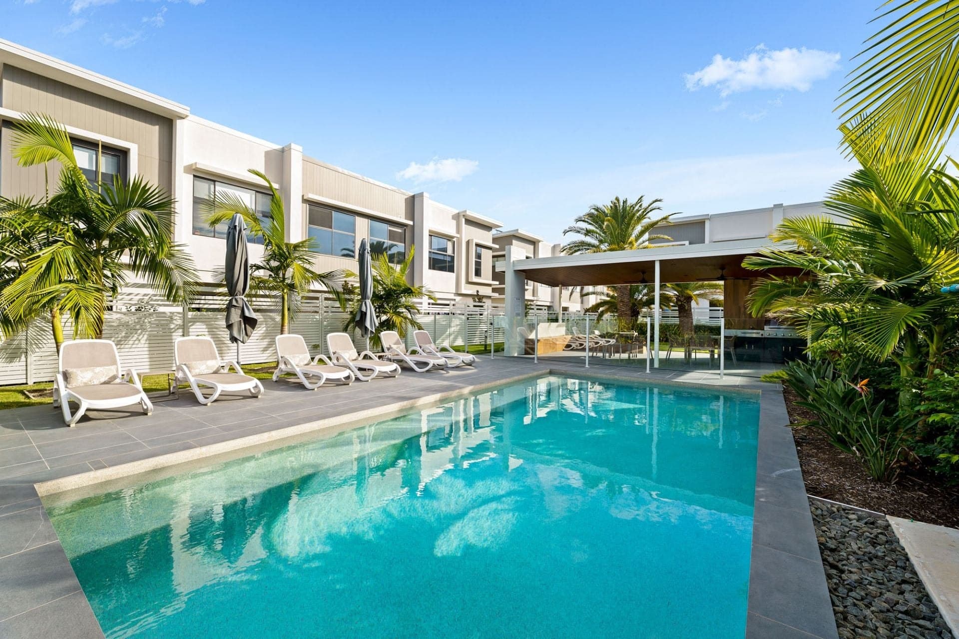 23/33 Sickle Avenue, Hope Island - Thumbnail 2