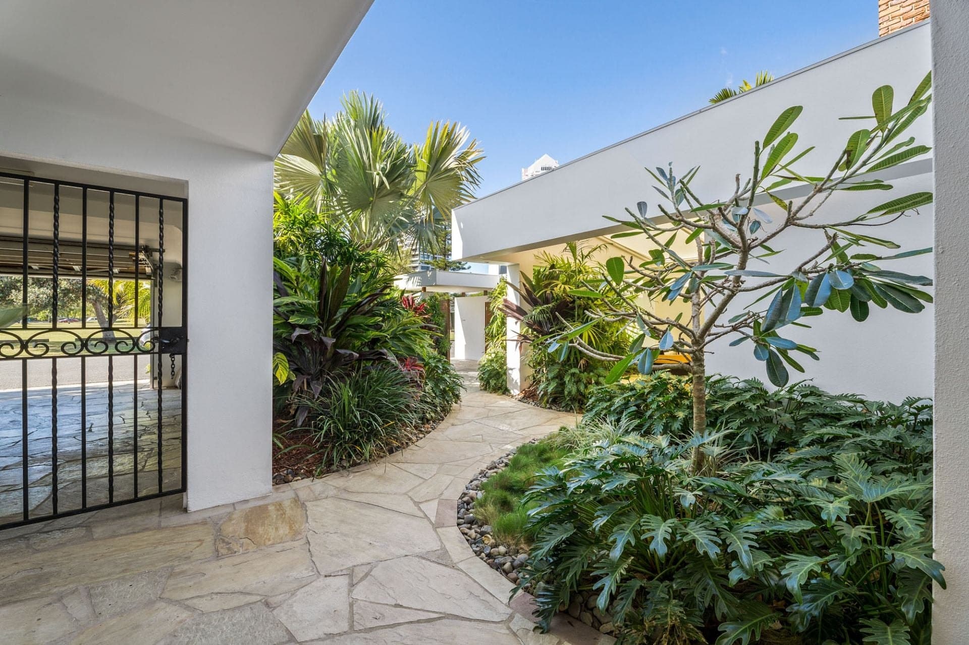 16 Viking Court, Paradise Waters - Image 1