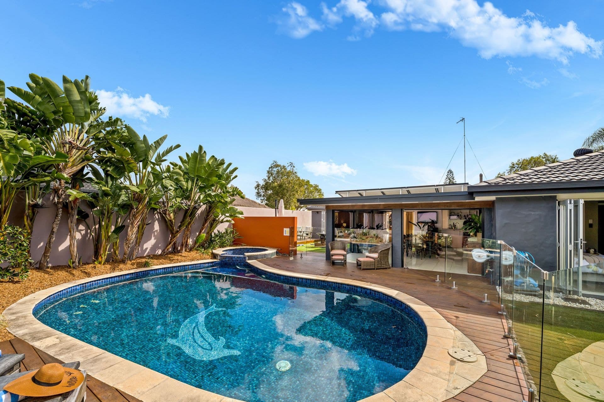 20 Barrier Reef Drive, Mermaid Waters - Thumbnail 2
