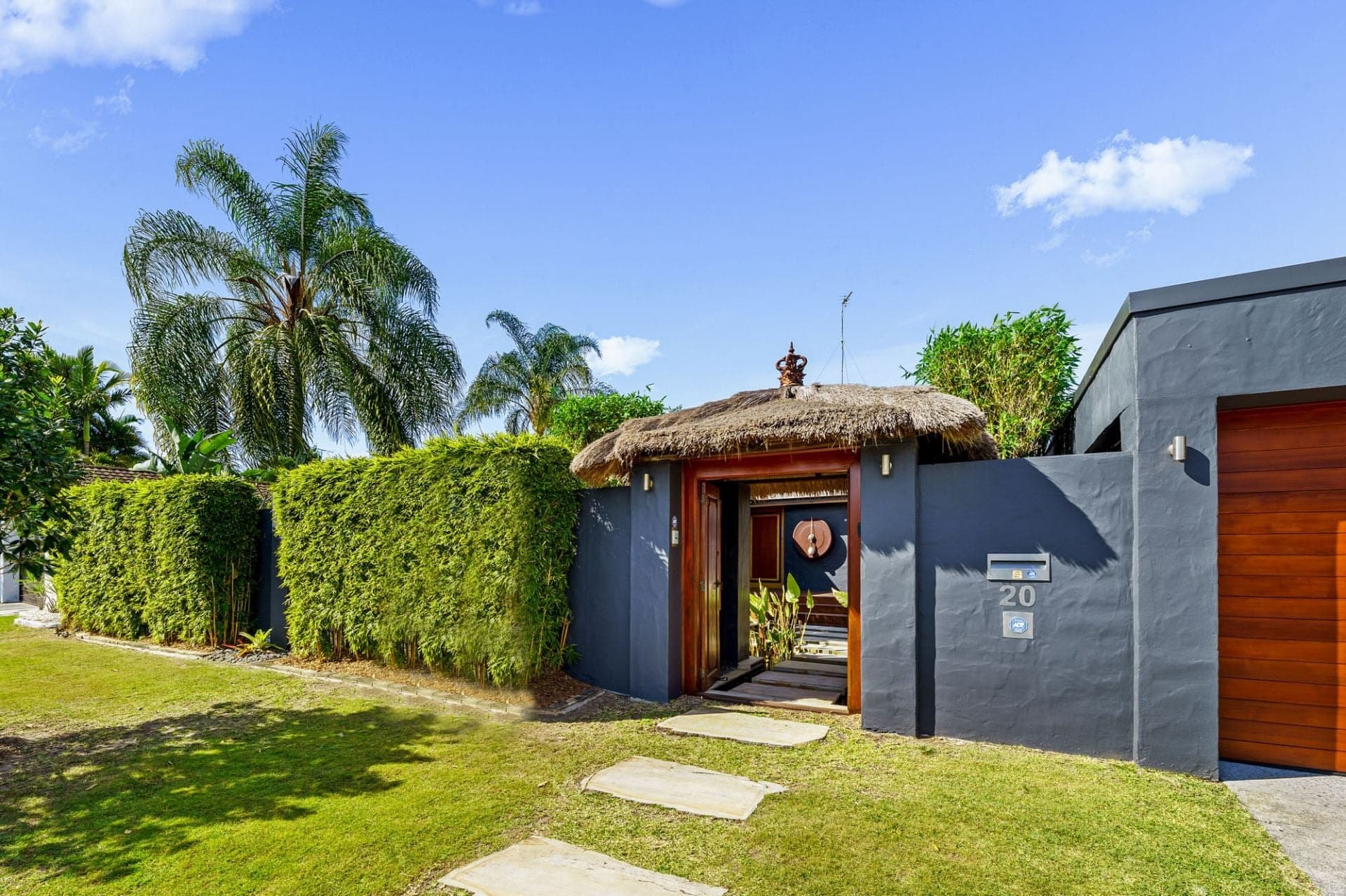 20 Barrier Reef Drive, Mermaid Waters - Thumbnail 4