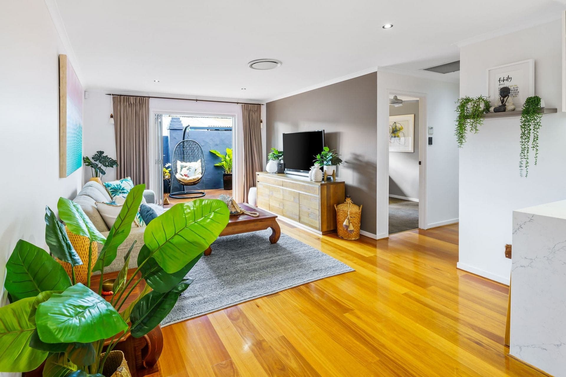 20 Barrier Reef Drive, Mermaid Waters - Thumbnail 6